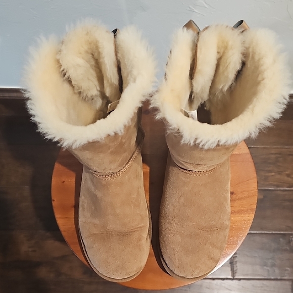 UGG Cream Shearling Boots - Picture 3 of 8